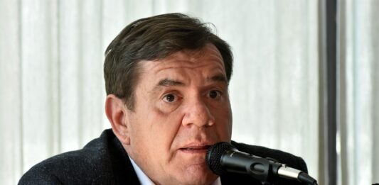 El Senado bonaerense le concedió este martes la licencia al legislador Guillermo Montenegro para que vuelva a calzase el traje de intendente de Mar del Plata.