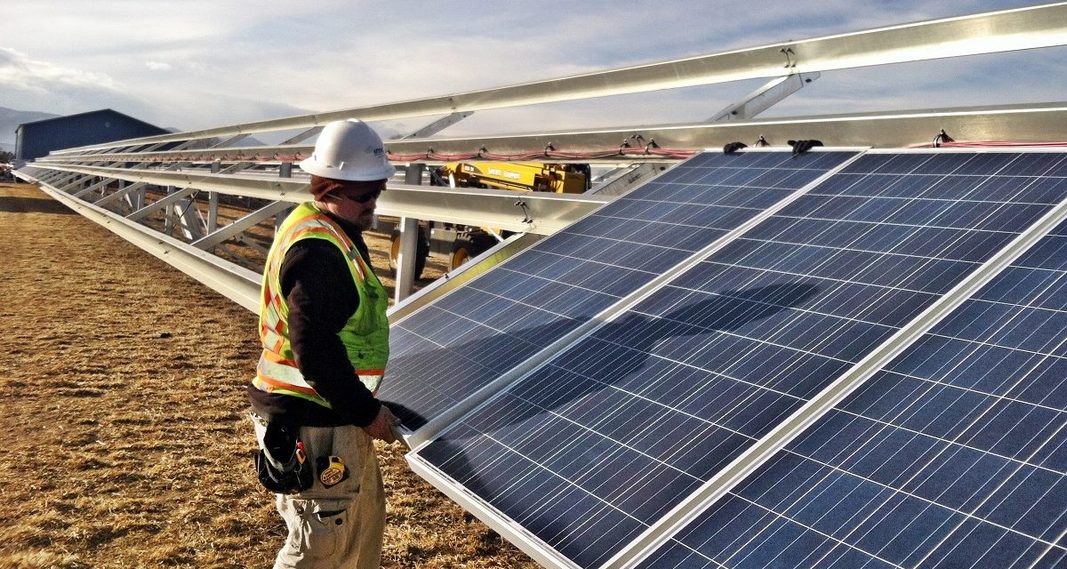 El Senado bonaerense sancionó una ley que autoriza a las cooperativas y concesionarias municipales a generar energía renovable.
