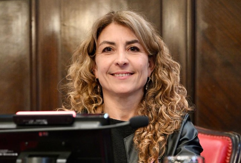 La senadora del radicalismo Natalia Quintana celebró la aprobación de una ley de atención presencial para las personas mayores. 
