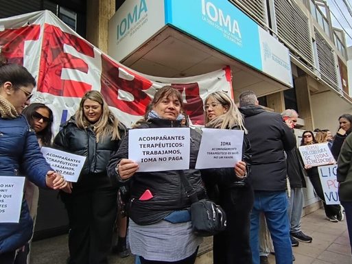 La UCR presiona a Homero Giles por la deuda del IOMA con acompañantes terapéuticos El diputado bonaerense, Matías Civale, reclamó explicaciones al IOMA por las demoras en los pagos a acompañantes terapéuticos.