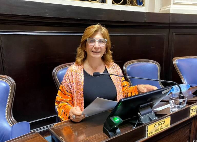 El Senado bonaerense convirtió en ley un proyecto de Viviana Guzzo para declarar personalidad destacada a la reconocida escritora de terror, Mariana Enríquez. 