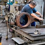 La actividad industrial no repunta: caen 11 de los 16 sectores Pese a la suba intermensual, el INDEC precisó que la actividad industrial acumula una caída del 2,7% en los primeros ocho meses de 2026.