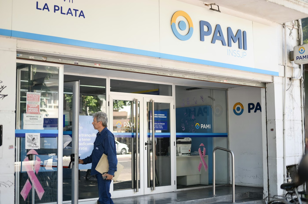 El Colegio de Médicos bonaerenses advirtió por la precariedad laboral con los prestadores de PAMI y reclamó respuestas urgentes ante la crisis que atraviesa la obra social. 