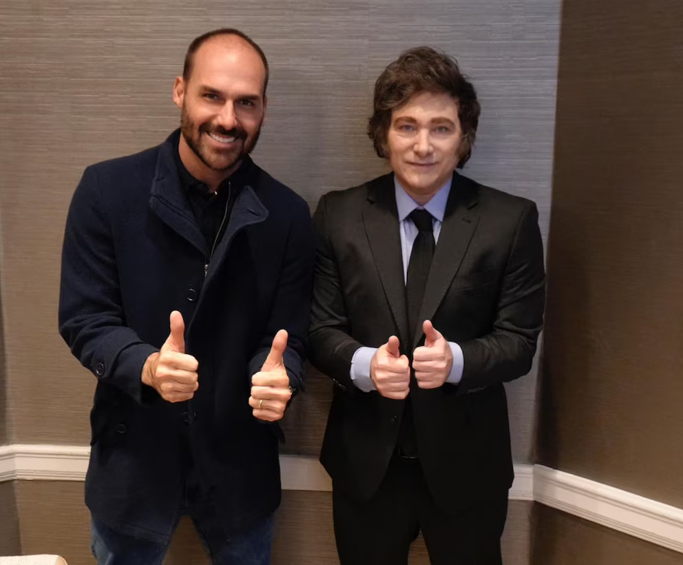 El presidente Javier Milei junto al diputado de Brasil, Eduardo Bolsonaro.
