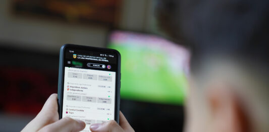 Diputados bonaerenses revelaron las ganancias de los casinos online. La tuvieron que pasar a dólares porque en pesos eran 14 cifras.