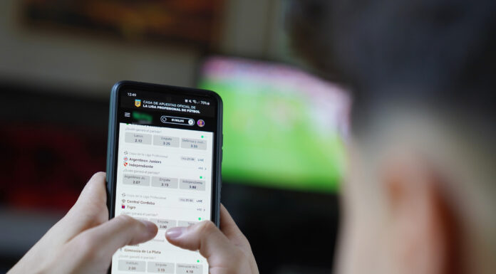 En la Legislatura, revelan las escandalosas ganancias de los casinos online: “El número tiene 14 cifras” Diputados bonaerenses revelaron las ganancias de los casinos online. La tuvieron que pasar a dólares porque en pesos eran 14 cifras.
