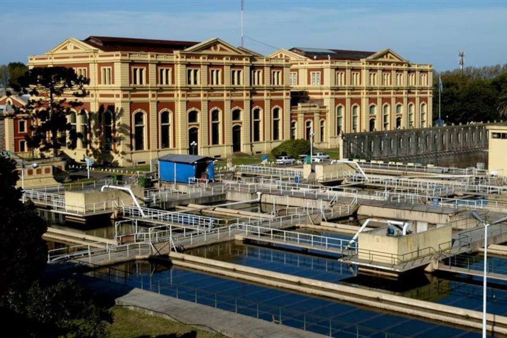 Rowing S.A. ofreció 340 millones de dólares y se quedó con el 90% de las acciones de AySA.