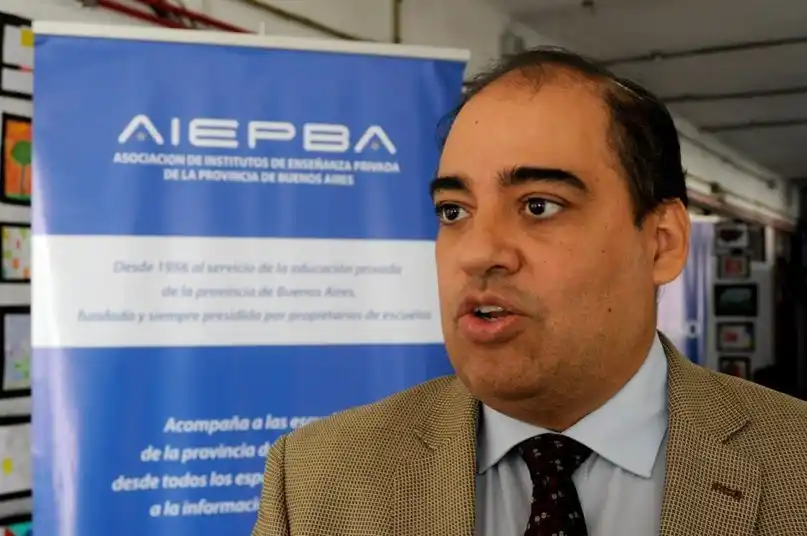 Tras la ley que sancionó el Senado bonaerense, el titular de la entidad que nuclea a los colegios privados, Martín Zurita, salió a sentar postura sobre el uso de los celulares en las aulas.