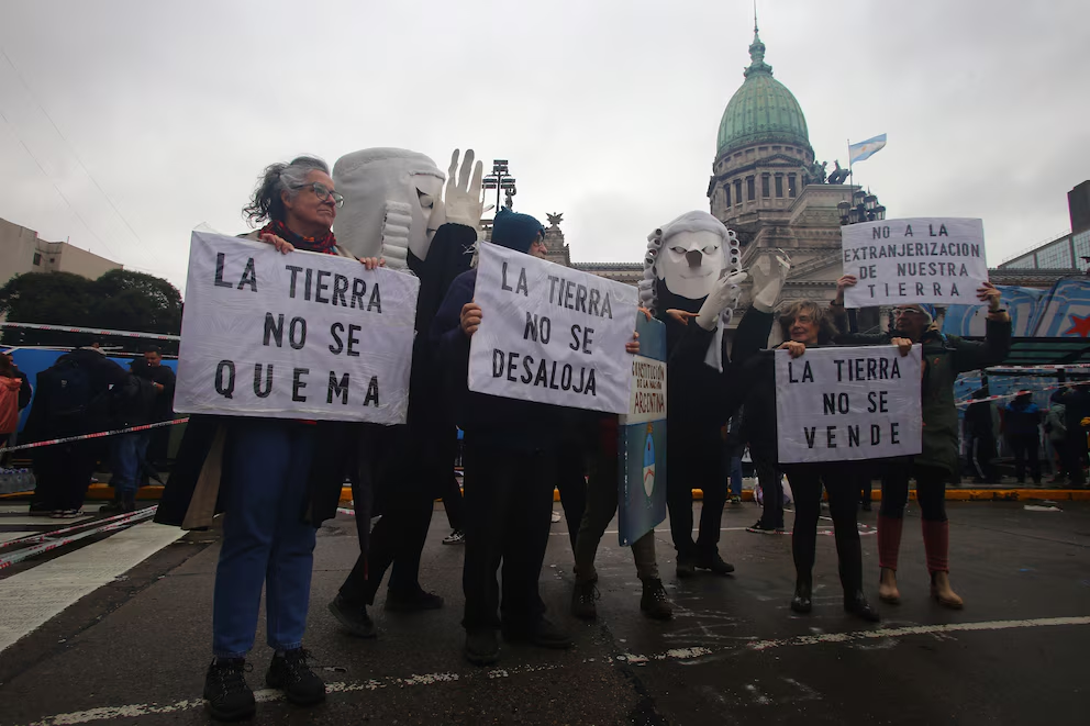El Gobierno nacional buscará volver a ponerle limites a la venta de tierras a extranjeros con el objetivo de blindar el mega DNU 70/2023. 