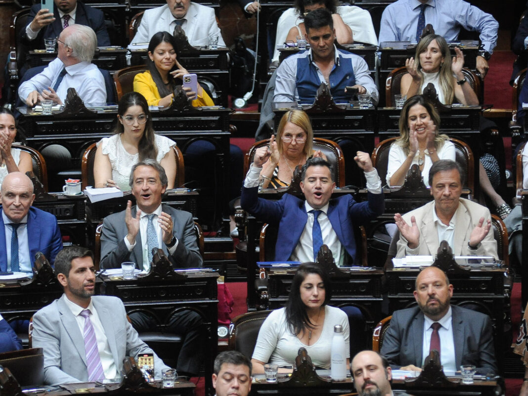 La Libertad Avanza apura las negociaciones con los bloques aliados para blindar el DNU 70/2023 que la oposición intentará voltear el 15 de octubre.
