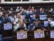 Legisladores celebraron la marcha atrás de la Corte: “Queda claro que luchar sirve” Legisladores bonaerenses de todo el arco político celebraron este viernes la marcha atrás de la Corte Suprema con la Ley de Tierras. “Queda claro que luchar sirve”, afirmaron.