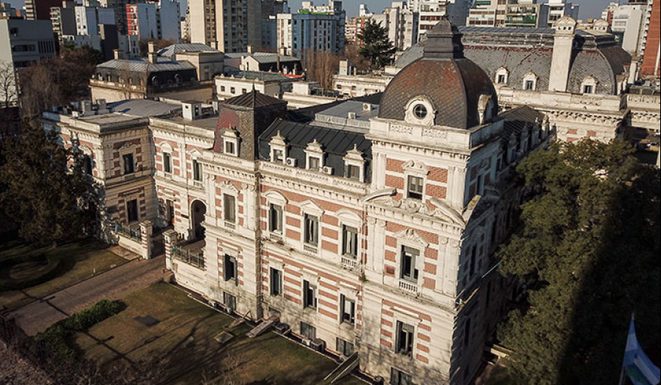 Consultoras revelan que el 60% de los bonaerenses pide un cambio en Gobernación Una encuesta de DC Consultores midió la intención de voto para gobernador y la evaluación sobre la continuidad de la gestión de Axel Kicillof. La alianza PRO-LLA se impondría con 42,1%.