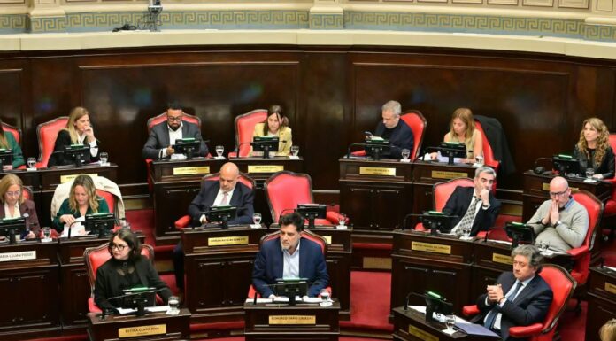 Senadores libertarios cruzaron a Kicillof por la crisis hídrica en Carlos Casares: “Gobierna hace siete años y culpa a Milei” Senadores libertarios salieron con los tapones de punta a cruzar al gobernador Axel Kicillof por la crisis hídrica que atraviesan los vecinos de Carlos Casares.