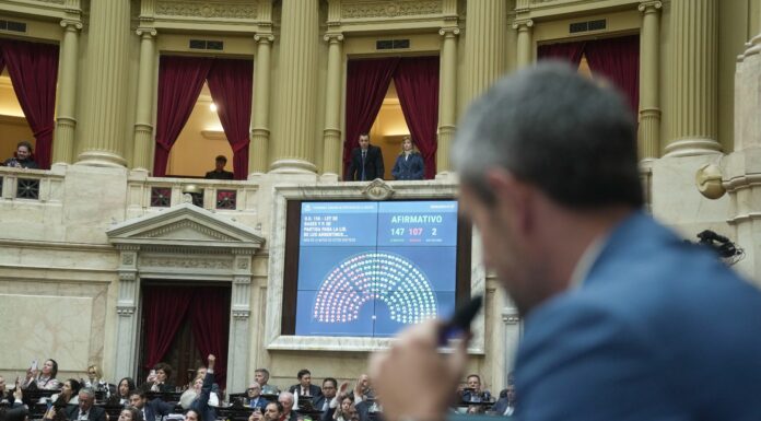 El Gobierno dilata el envío del Presupuesto 2027 y admite que podría prorrogar las sesiones ordinarias Con un cuestionado Presupuesto 2027, el Gobierno nacional dilata para mediados de noviembre el envío del proyecto y admite que podría prorrogar el período de sesiones ordinarias.