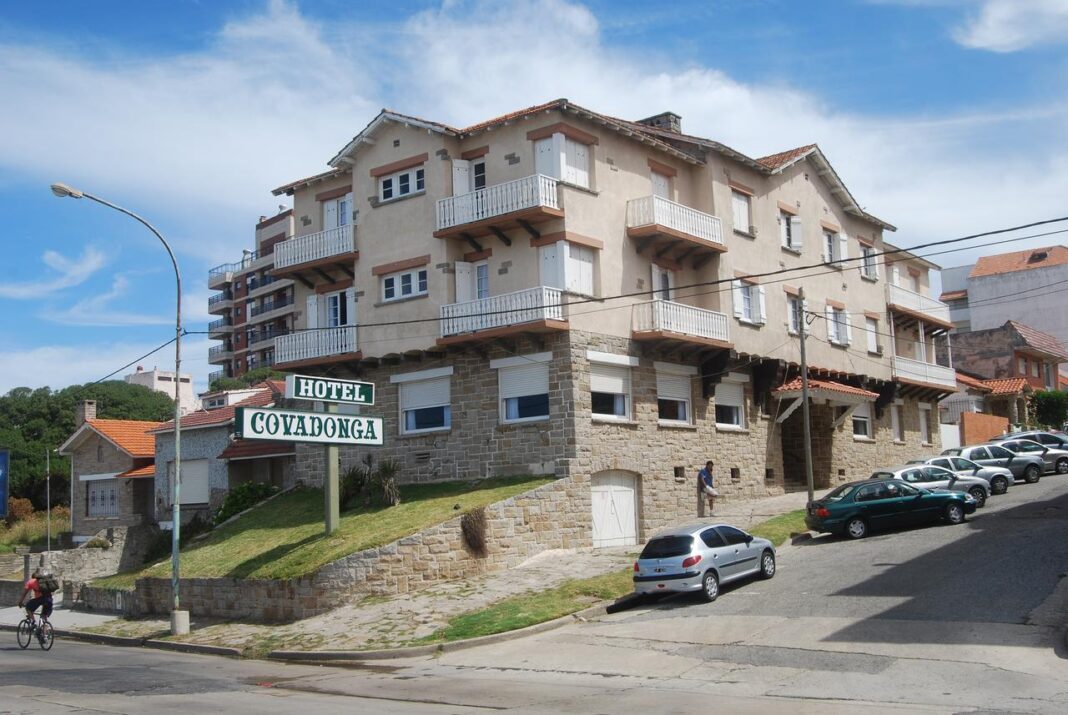 Hoteleros de Mar del Plata mantienen expectativas moderadas por la baja ocupación del fin de semana largo y mantienen la alerta frente a la temporada de verano.