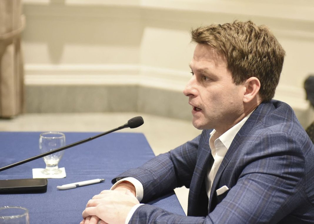 El senador del PRO, Alex Campbell, pidió que el Ejecutivo de Axel Kicillof dé a conocer el estado de las deudas con anestesiólogos bonaerenses.