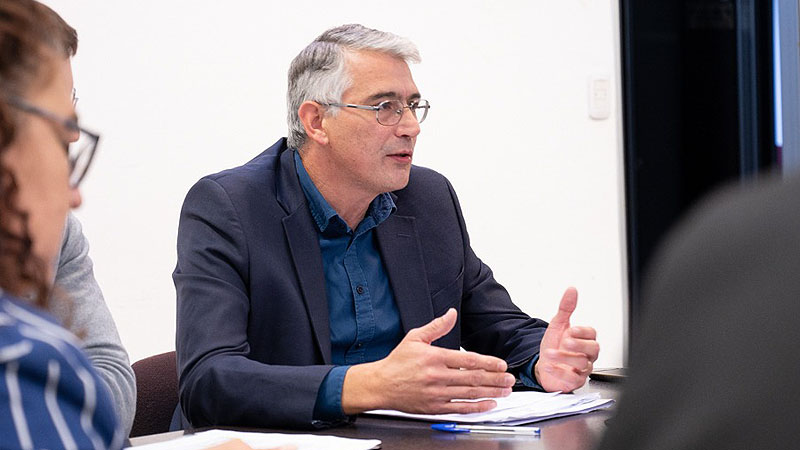 El diputado bonaerense, Carlos Puglelli, alertó por la caída del consumo en carnes y supermercados durante el primer semestre de 2026.
