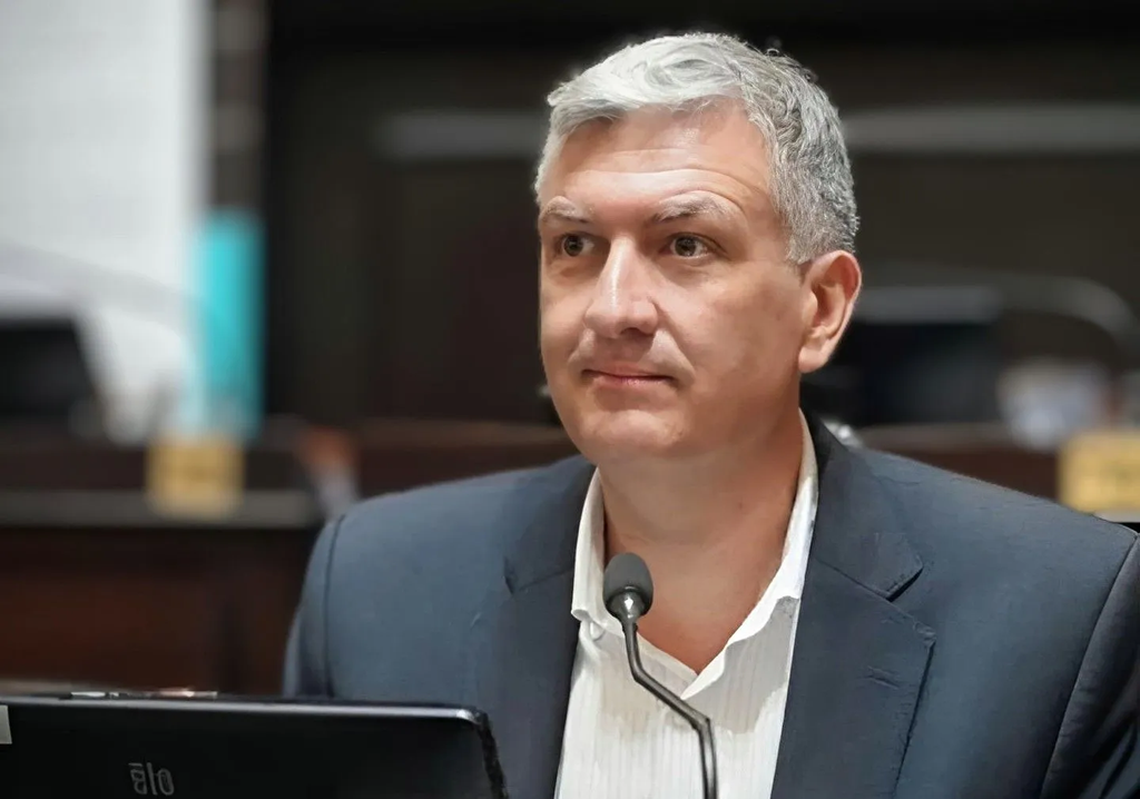 El diputado Ariel Archanco volvió a presentar un proyecto para crear una red de radios de emergencia que garantice el acceso a la información ante eventos adversos.