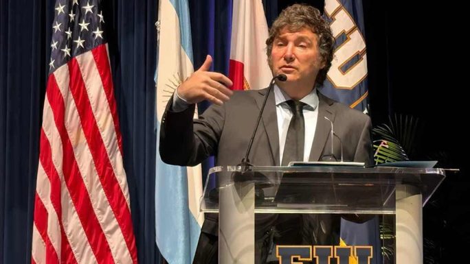 Milei cerró su visita a Estados Unidos y prepara viajes a España, Neuquén y Catamarca El presidente, Javier Milei, concluyó su visita a Estados Unidos, continuará el 20 de octubre con un viaje a España y vistas a Neuquén y Catamarca.