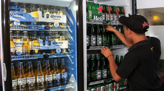 Diputados quieren eliminar las restricciones horarias para la venta de alcohol El diputado bonaerense de Nuevos Aires, Fabián Luayza, presentó un proyecto para eliminar las restricciones horarias a la venta de bebidas alcohólicas.