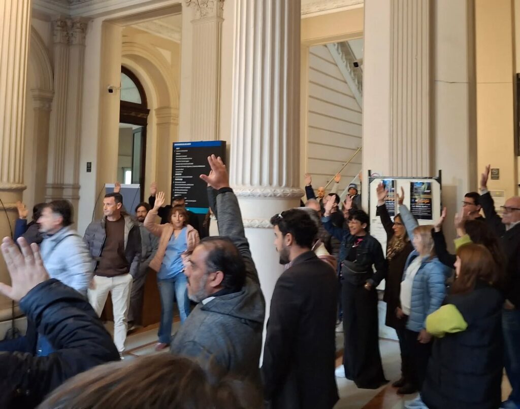 Todas las asambleas de la AJB aceptaron el 6% de aumento que ofreció el Gobierno bonaerense.