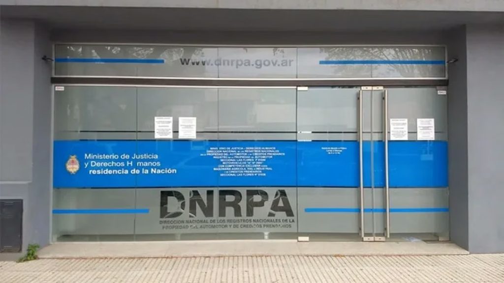 Con la reducción de dependencias, el Gobierno eliminó el 40% de los aranceles pero no bajó el costo de los trámites que se realizan en el Registro Automotor. 