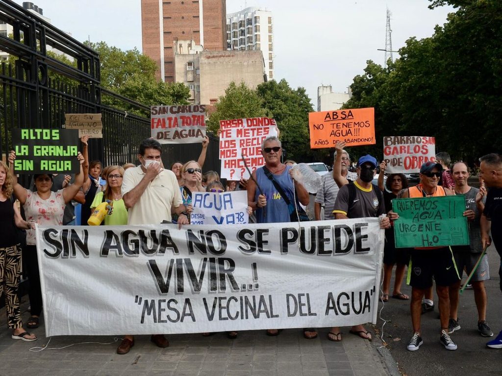 El senador de Hechos - UCR Identidad presentó dos proyectos para compensar a los vecinos bonaerenses que sufran los cortes de servicios esenciales.